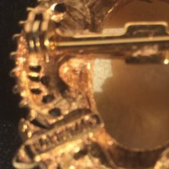 Florenza signed gold tone carved shell Cameo brooch-pendent - Picture 3 of 4